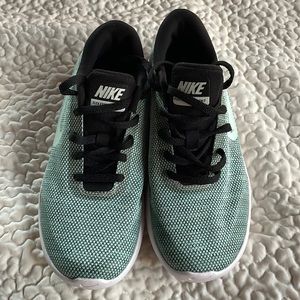 NIKE teal lightweight tennis shoes-pre keened woman’s